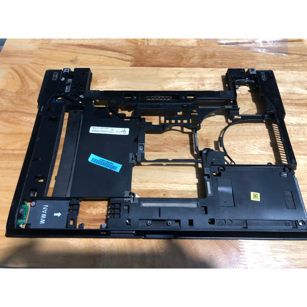 Dell latitude e6410 ข้าง D