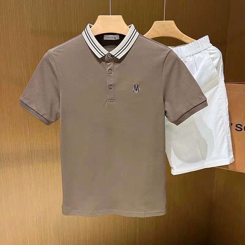 Polo ปักตัวอักษร M คอไลน์ผ้าจระเข้ CVC UMA STORE