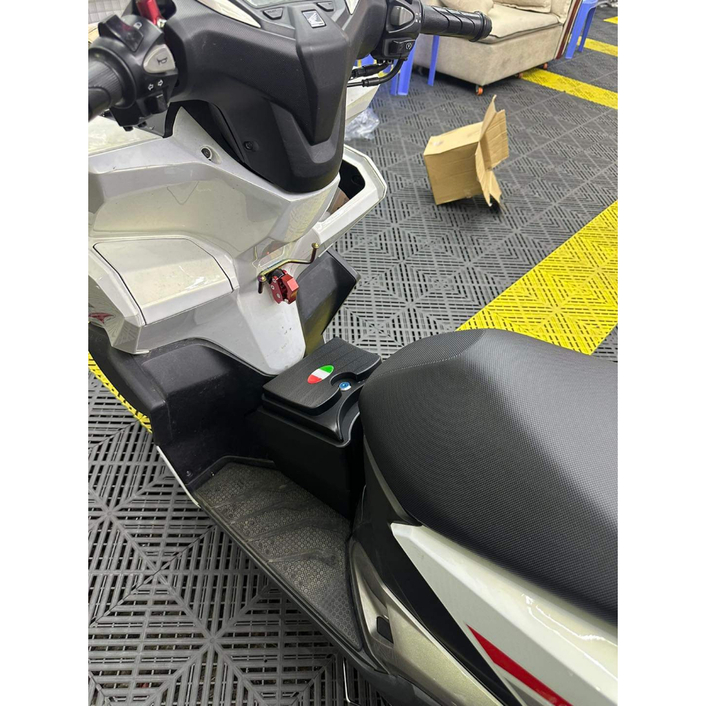 Vario Vision Click ช่องเก็บของพร้อมฝาปิด