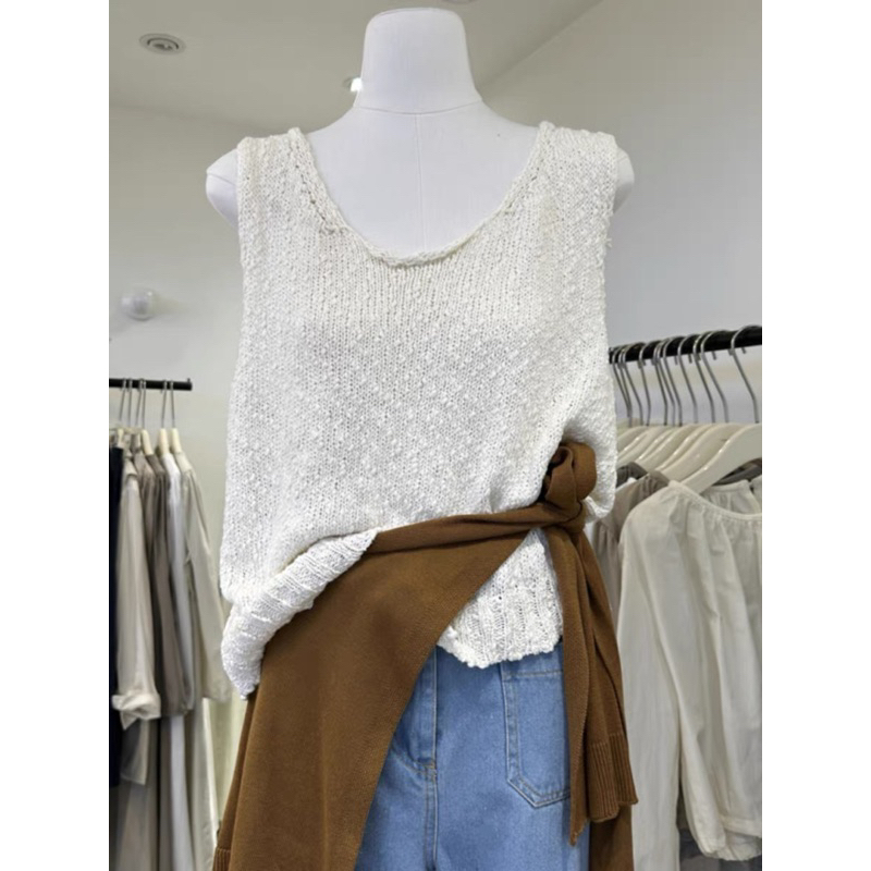 เสื้อ Mongtoghi แต่งชายแขนกุด 8808 (ISO.vouge)