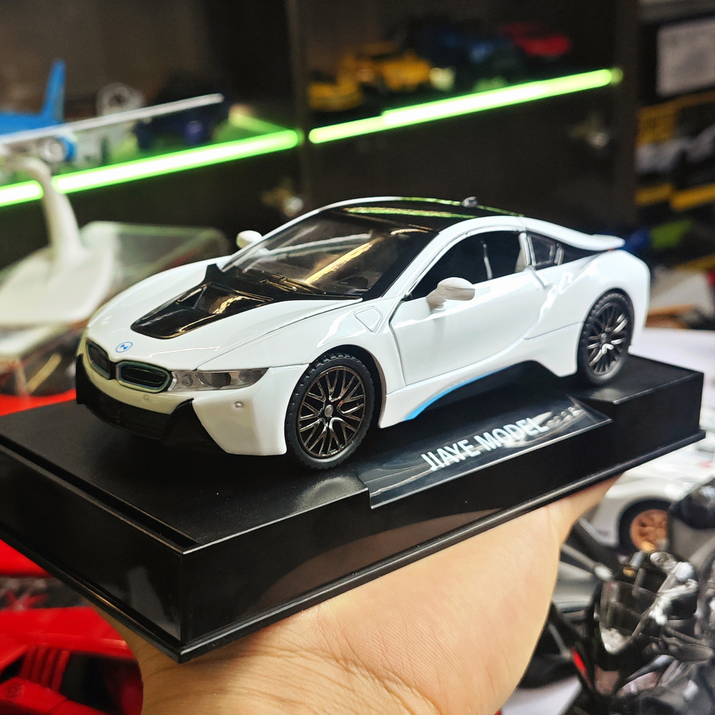 Jiaye 1:32 สเกล BMW I8 โมเดลรถเหล็ก 2 สี พร้อมฐาน