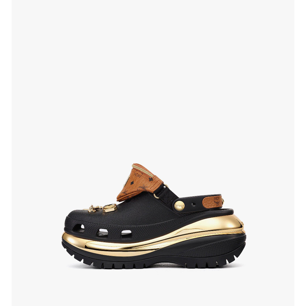 MCM x CROCS Mega Crush Clog พร้อมสร้อยข้อมือกระเป๋าเข็มขัด