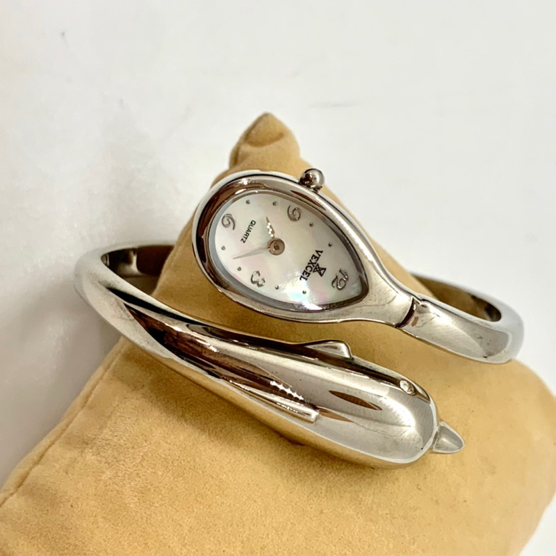 นาฬิกาข้อมือผู้หญิง VEXCEL ที่ไม่ซ้ํากัน dolphin cuff ของแท้ [ญี่ปุ่น]