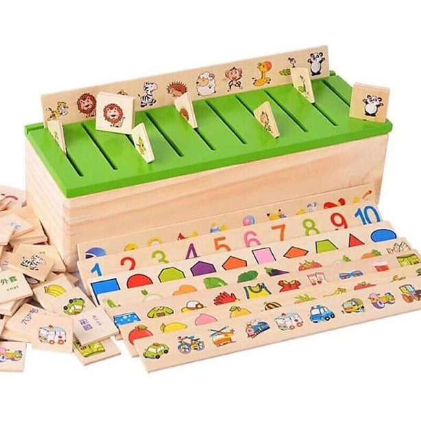 WOODEN THEME DROP TOY BOX - วัสดุการสอน Montessori Card-shaped Drop Box - ของเล่นไม้สําหรับเด็กเพื่อ