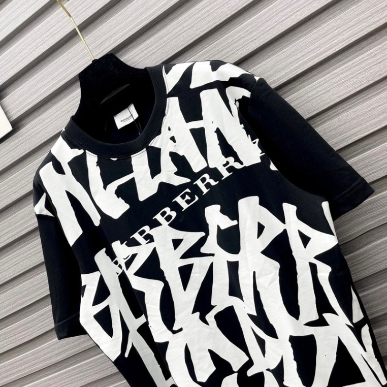 เสื้อยืดพิมพ์ลาย Bbr Monogram สําหรับผู้ชายและผู้หญิงด้านหน้า เสื้อยืดคอปกหลวม ไม่จํากัดเพศ ที่ยอดเย