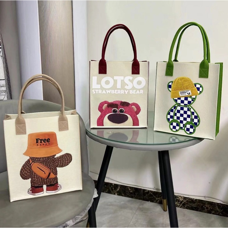 กระเป๋าโท้ตสักหลาดลายหมีล็อตโซ่