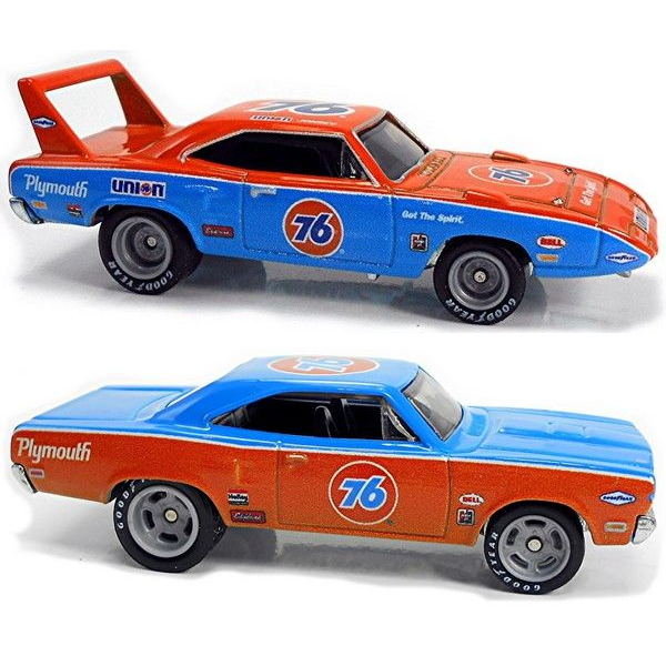 Hot Wheels 70 Plymouth Superbird & 70 Plymouth Road Runner