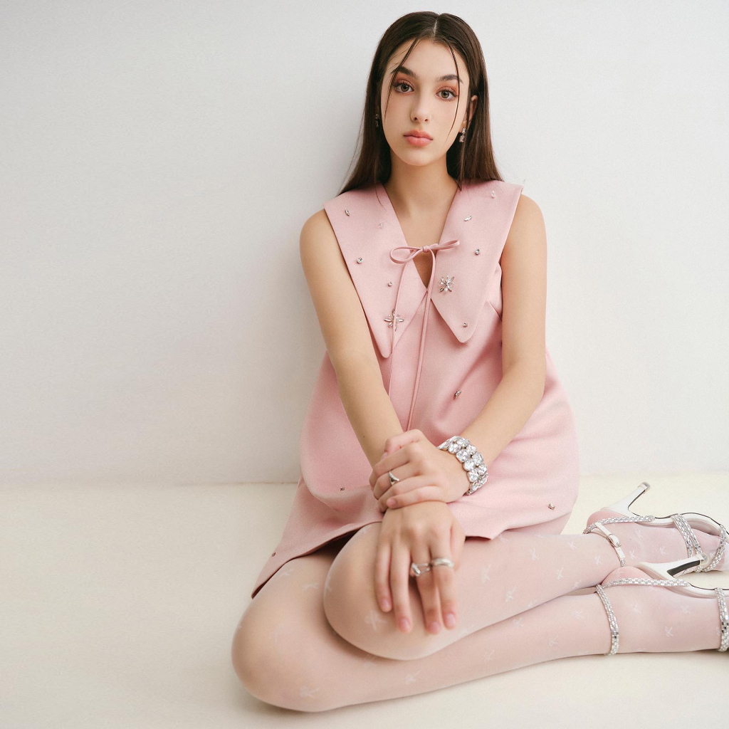 DARLING.ISM - ชุดเดรสทรงหลวมสําหรับผู้หญิงพร้อมหิน Gracy Dress ผ้าไม่P