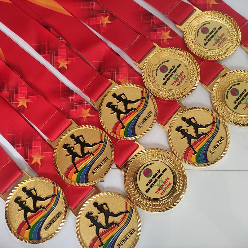 เหรียญจ ๊ อกกิ ้ งลวดสีแดงดาวสีเหลือง , เหรียญกีฬาโลหะ , ของขวัญรางวัลนักกีฬา - พิมพ ์ ฟรีเมื ่ อขอ