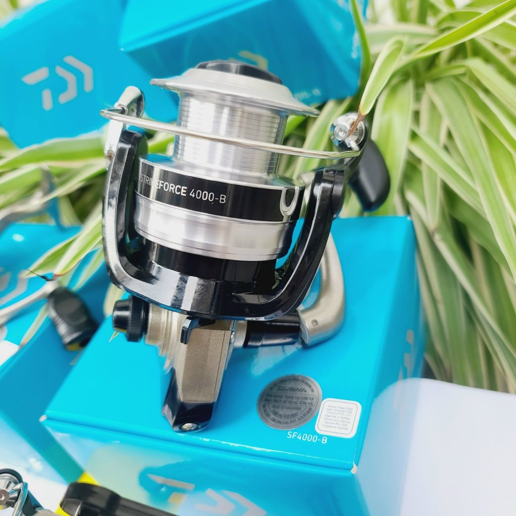 (ของแท้) รอกตกปลาแนวตั้ง Daiwa StrikeForce 2020