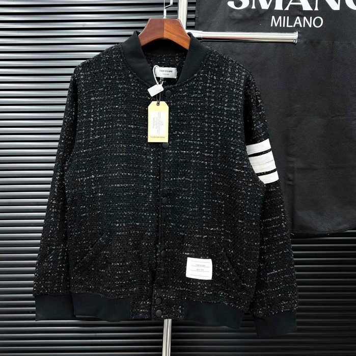 Tom Browne Mens and Womens Premium Bomber Jacket ผ้าถักโบรเคดปักลายสีขาว 4 แถบที่แขน Super Hot 2023
