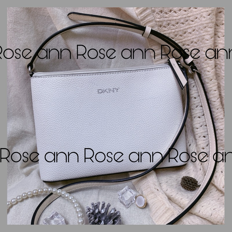 (Liquidation) กระเป๋าสะพายข้าง DKNY สีขาว