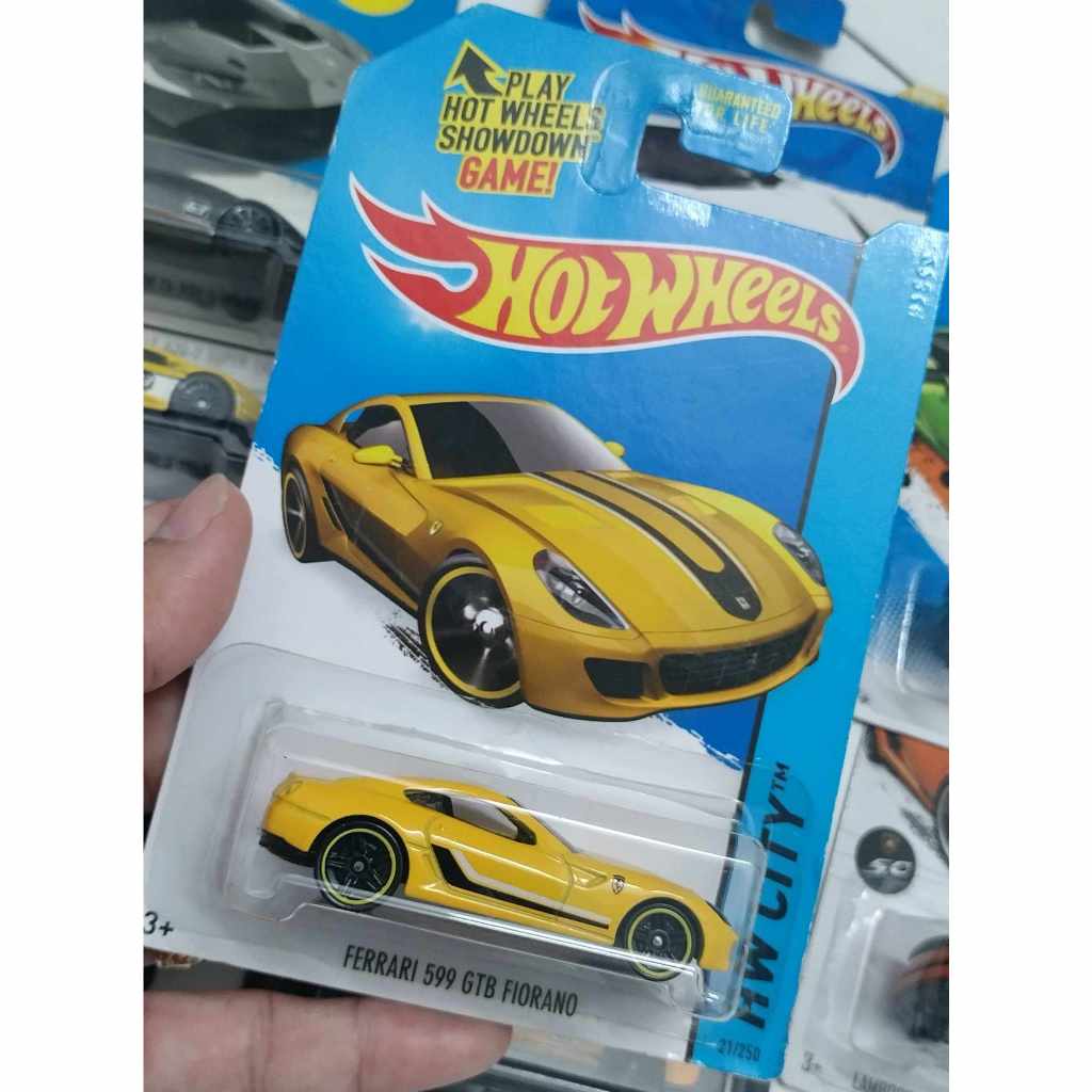 Hotwheels Supercar Ferrari 599 GTB Fiano (การ์ดสีเหลือง อเมริกัน)