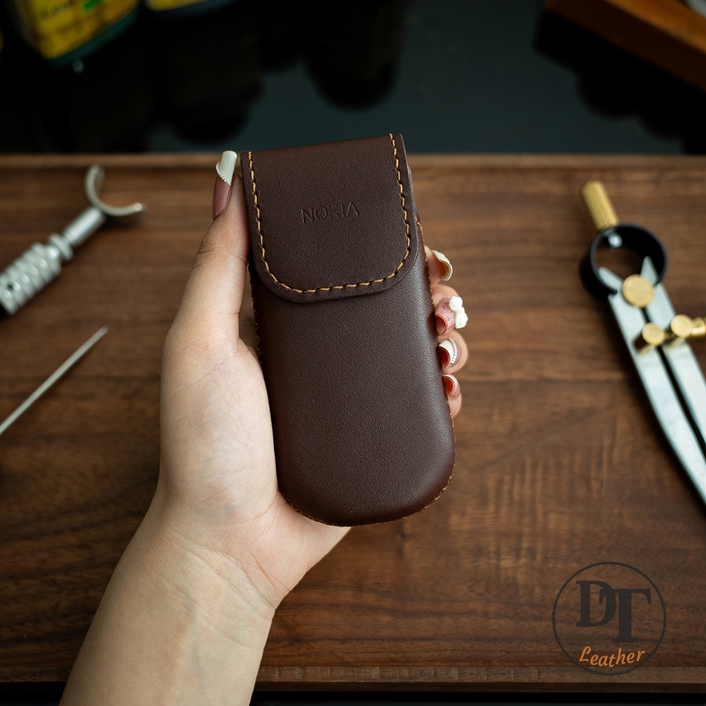 N0KIA 6700, 8800 ฝาครอบแนวตั้งพร้อมขาตั้ง - สินค้าหนังทํามือ