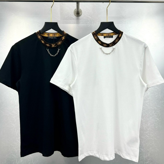 LV เลเวล เสื้อยืดสําหรับผู้ชายและผู้หญิงที่มีลวดลายคอและโซ่ปักลายที่สวยงาม-เสื้อยืดผู้ชาย เลเวล ปักโ