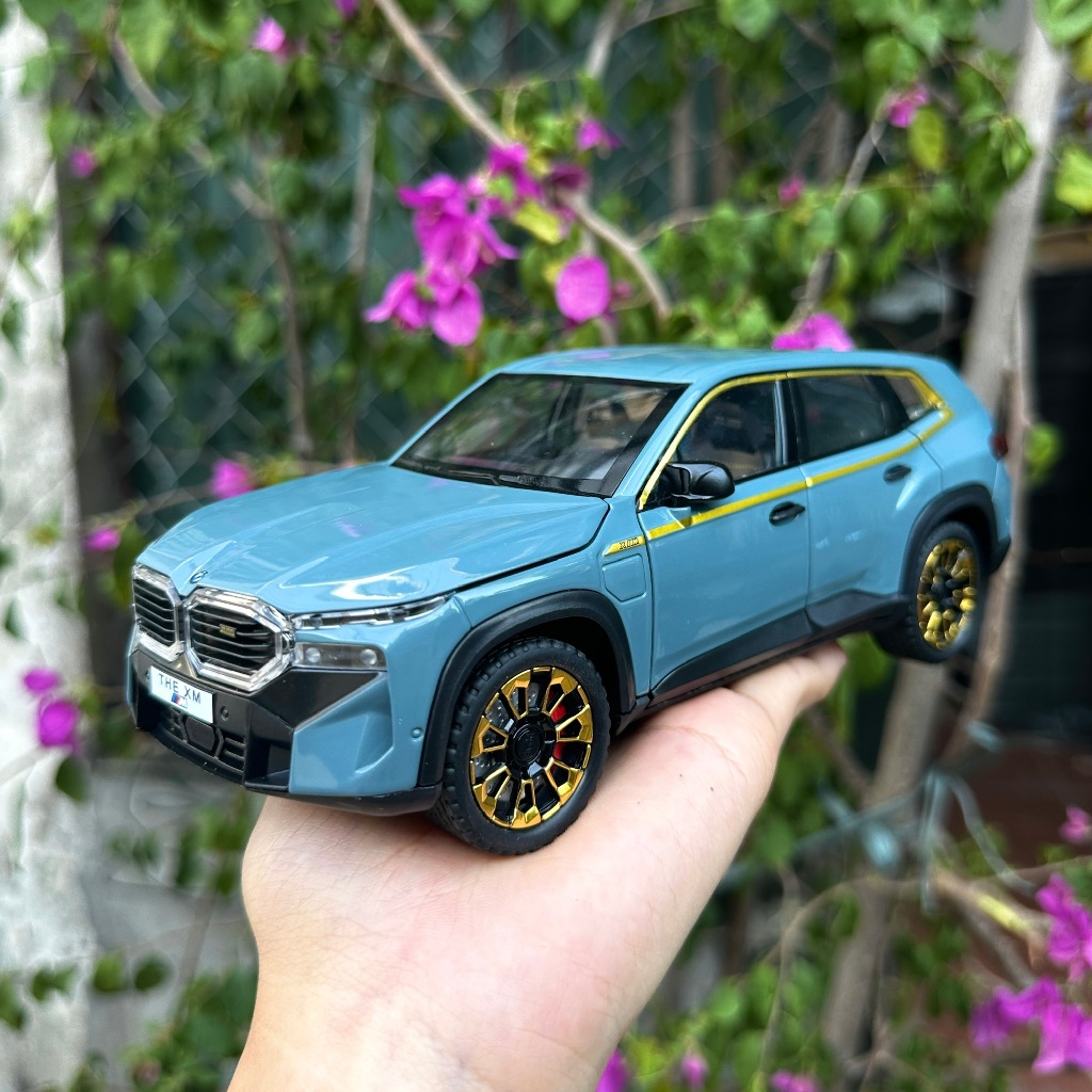 โมเดลรถโลหะ BMW XM ขนาด 1:24 พร้อมพับกระจกและพวงมาลัยจาก Jinlifang มี 3 สี