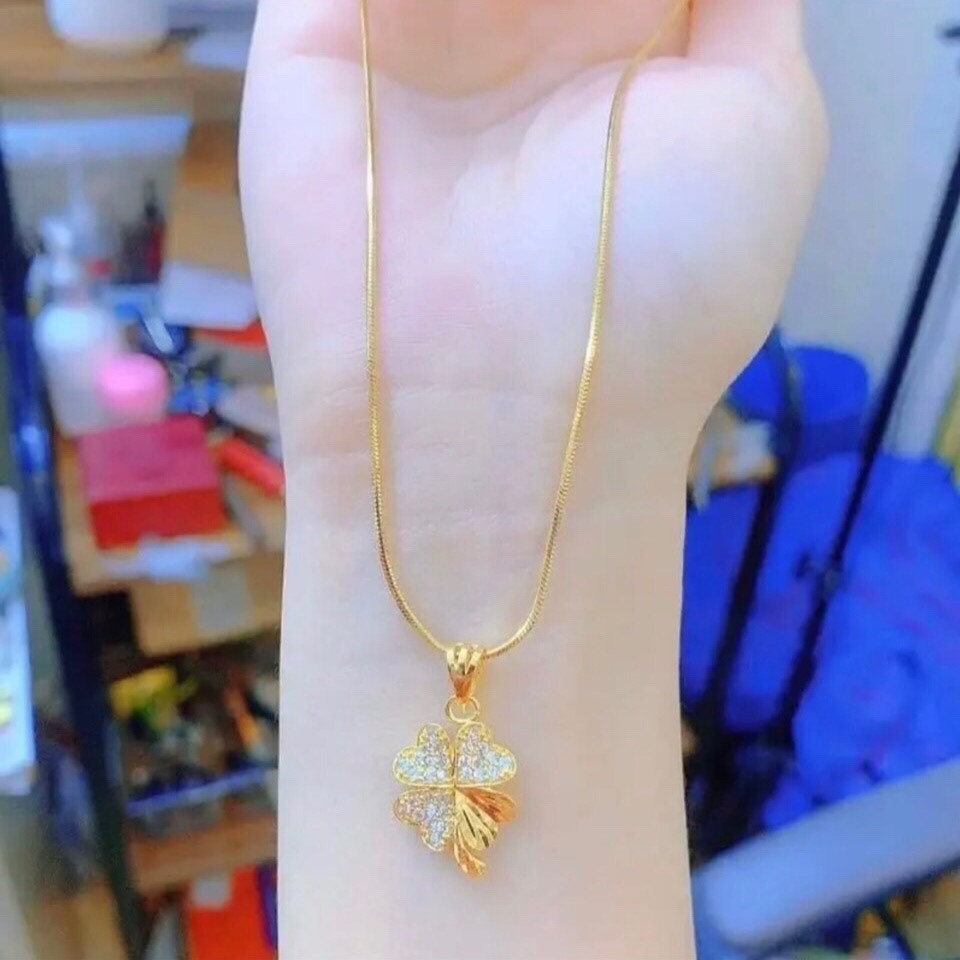 สร้อยคอผู้หญิงพร้อมจี้โคลเวอร์สี่ใบนําโชค Quynh 68D1721+MTS1538