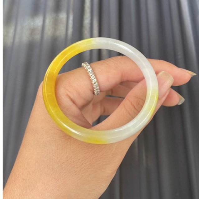แหวน Agar สีเหลืองและสีขาว