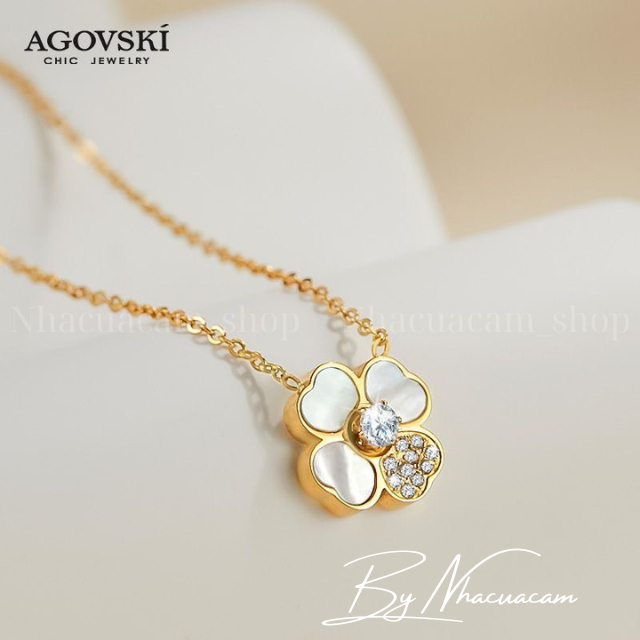 Nha Cua Cam สร้อยคอผู้หญิงไทเทเนียมสีดํารูปเหมือนโคลเวอร์สี่ใบด้วยหินแม่มุก