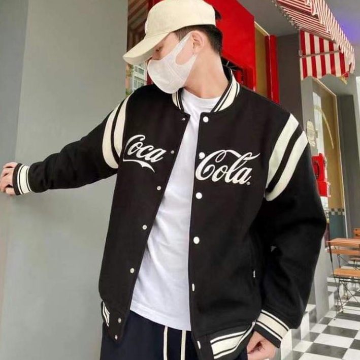 (ของแท้) Coca cola Jacket With Shoulder Rim unisex Hard ในรูปแบบ