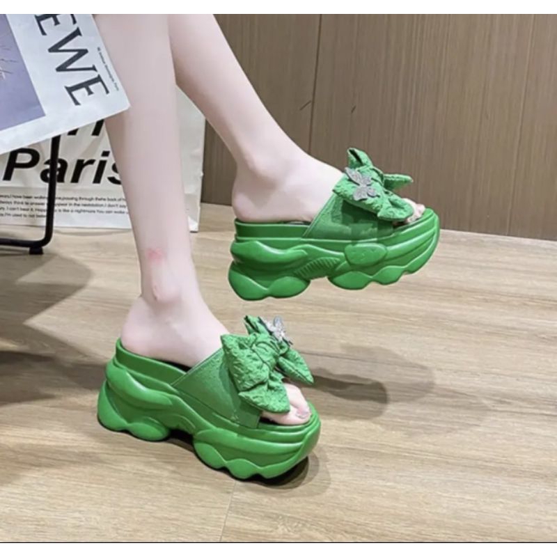 HH BREAD SLIPPERS 9P QC