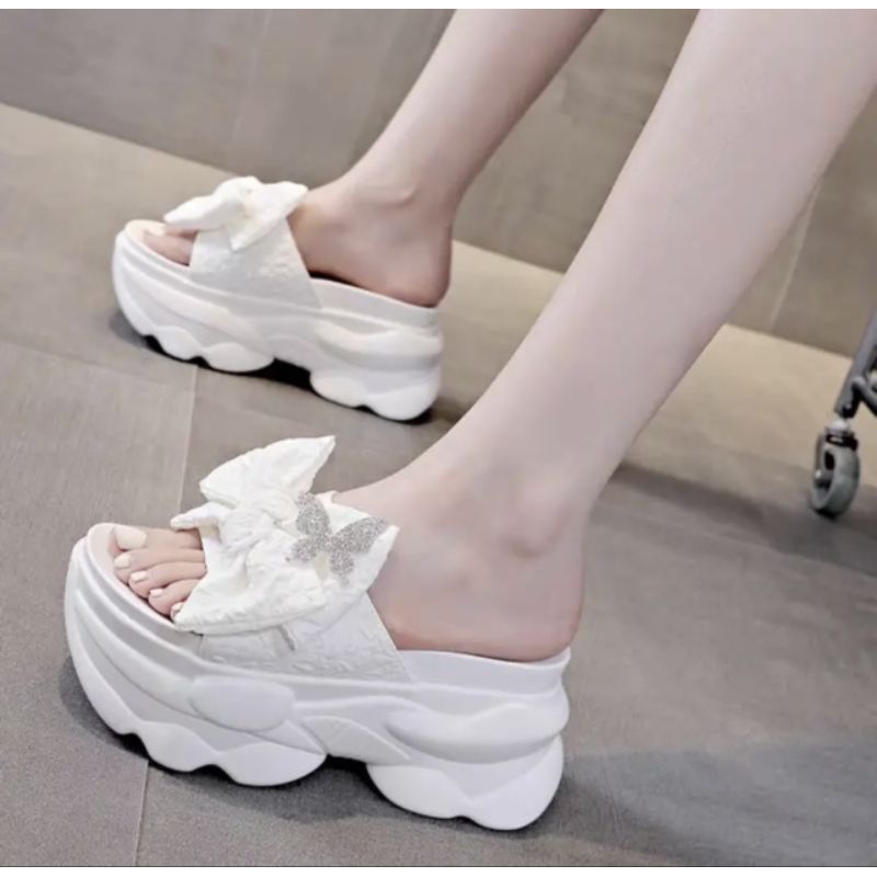HH BREAD SLIPPERS 9P QC