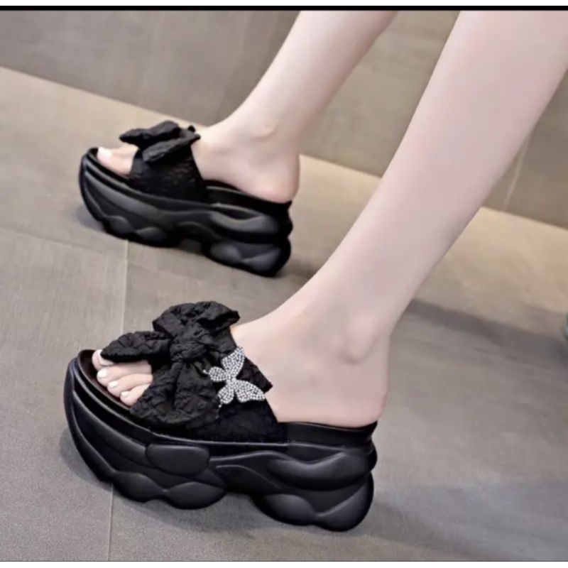 HH BREAD SLIPPERS 9P QC