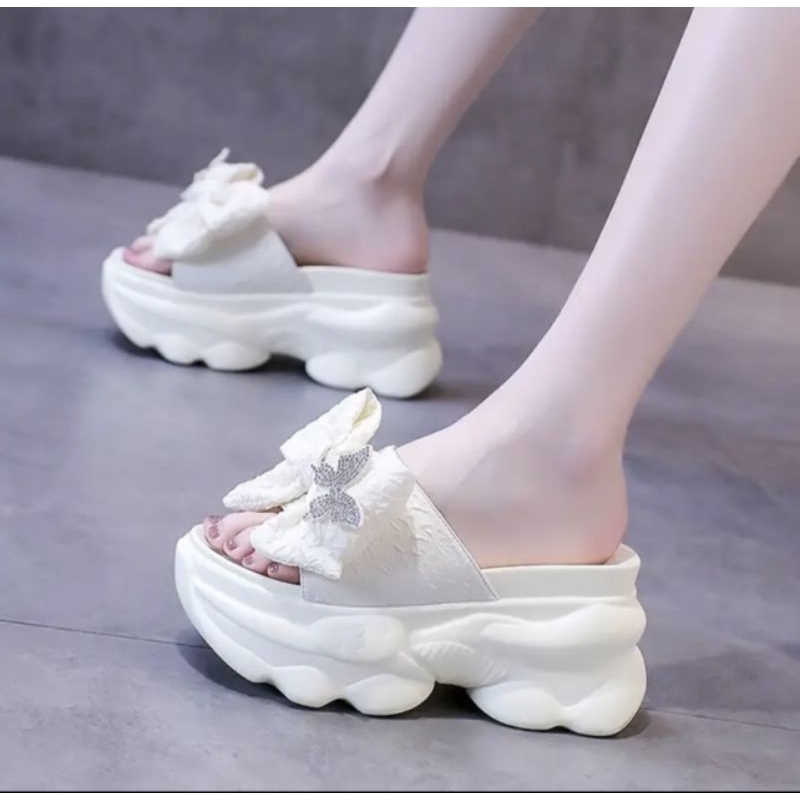 HH BREAD SLIPPERS 9P QC