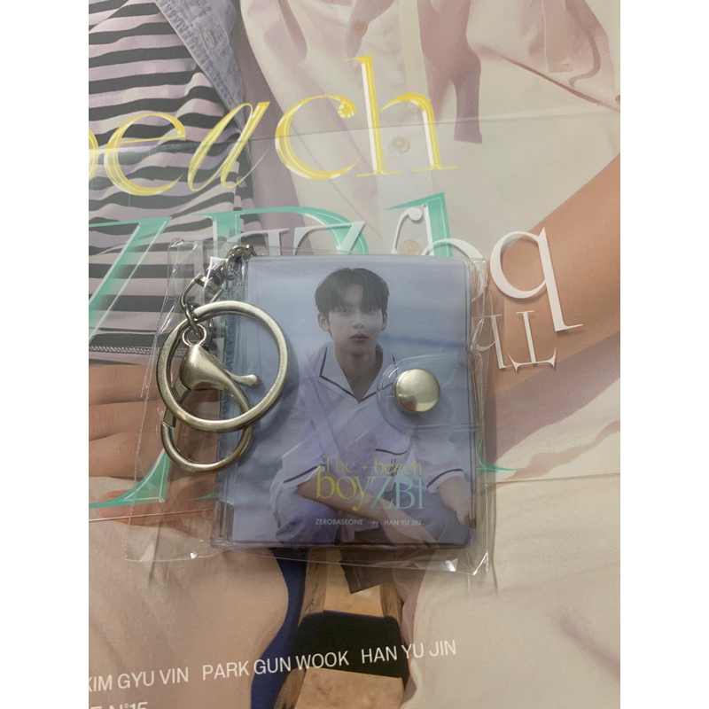พวงกุญแจ+รูปรหัส Yujin ZB1