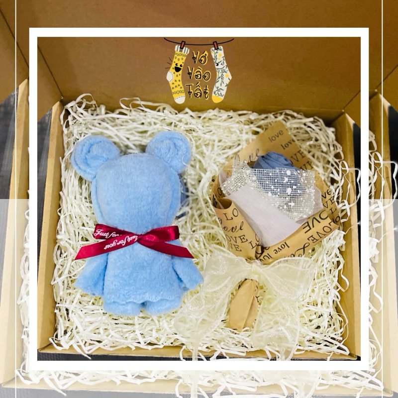 ชุดของขวัญวันเกิด ผู้หญิง 20 OCTOBER GIRLFRIENDS FLOWER BOUQUET MINI ถุงเท้าและ BEAR SCARF รวมกล่องแ