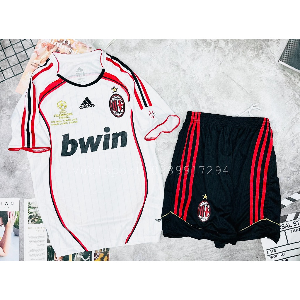 ชุดกีฬาฟุตบอลสําหรับบุรุษและสตรี Retro KAK AC Milan ปี 2007 เสื ้ อเชิ ้ ตสีขาวพร ้ อมโลโก ้ ปักผ ้ าสีดํา