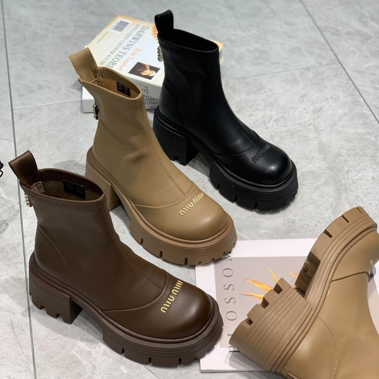 Miu miu รองเท้าบูทผู้หญิง รองเท้าบูทหนังนิ่ม พื้นแพลตฟอร์ม สไตล์วัยรุ่น giay_jery_store