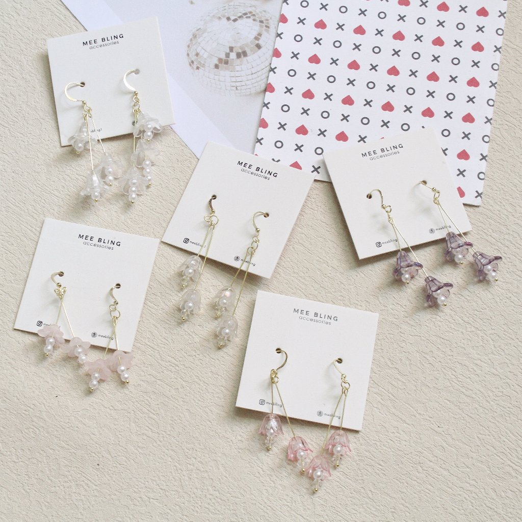 MEE BLING Lilly of the valley ต่างหูดอกไม้ห้อยมุก