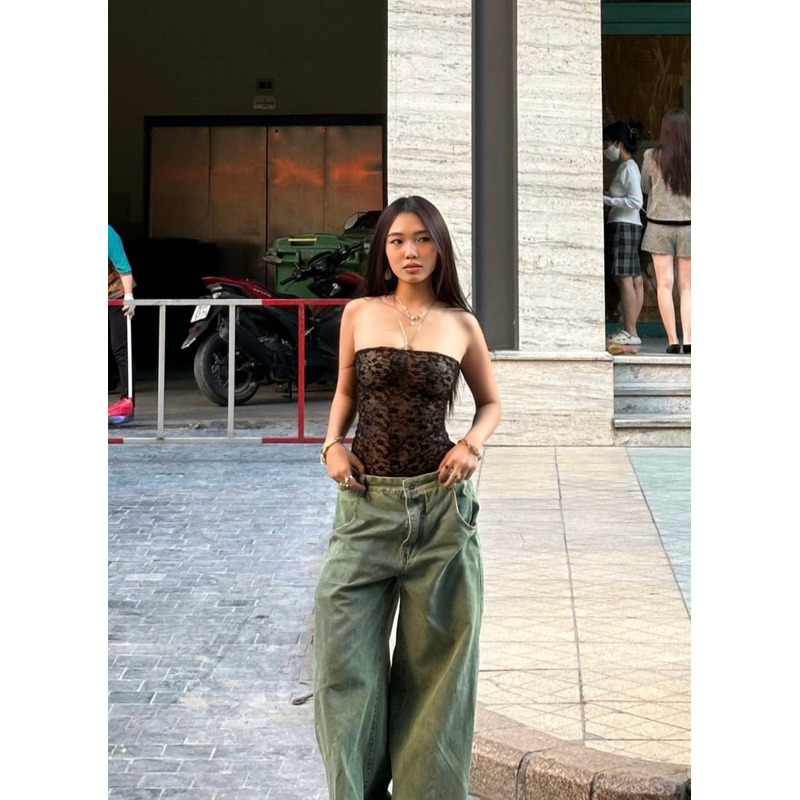 เสื้อลูกไม้ชั้นเดียวเชือกยางยืดด้านหลังเล็กน้อย