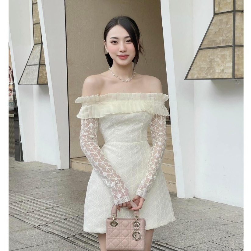 ชุดเดรสปาร์ตี้เปิดไหล่ลูกไม้สุดหรู Missy Dress