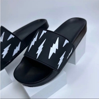 รองเท้าแตะรัดส้นแบบไขว้ ฟ้าผ่า ล่าสุดสําหรับผู้ชายและผู้หญิง…