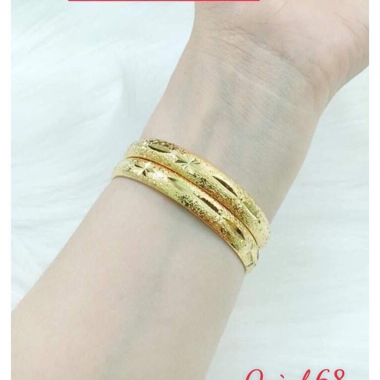 สร้อยข้อมือชุบทอง กําไลลายสลักใหญ่ (1ชิ้น) อะไร68VT12215