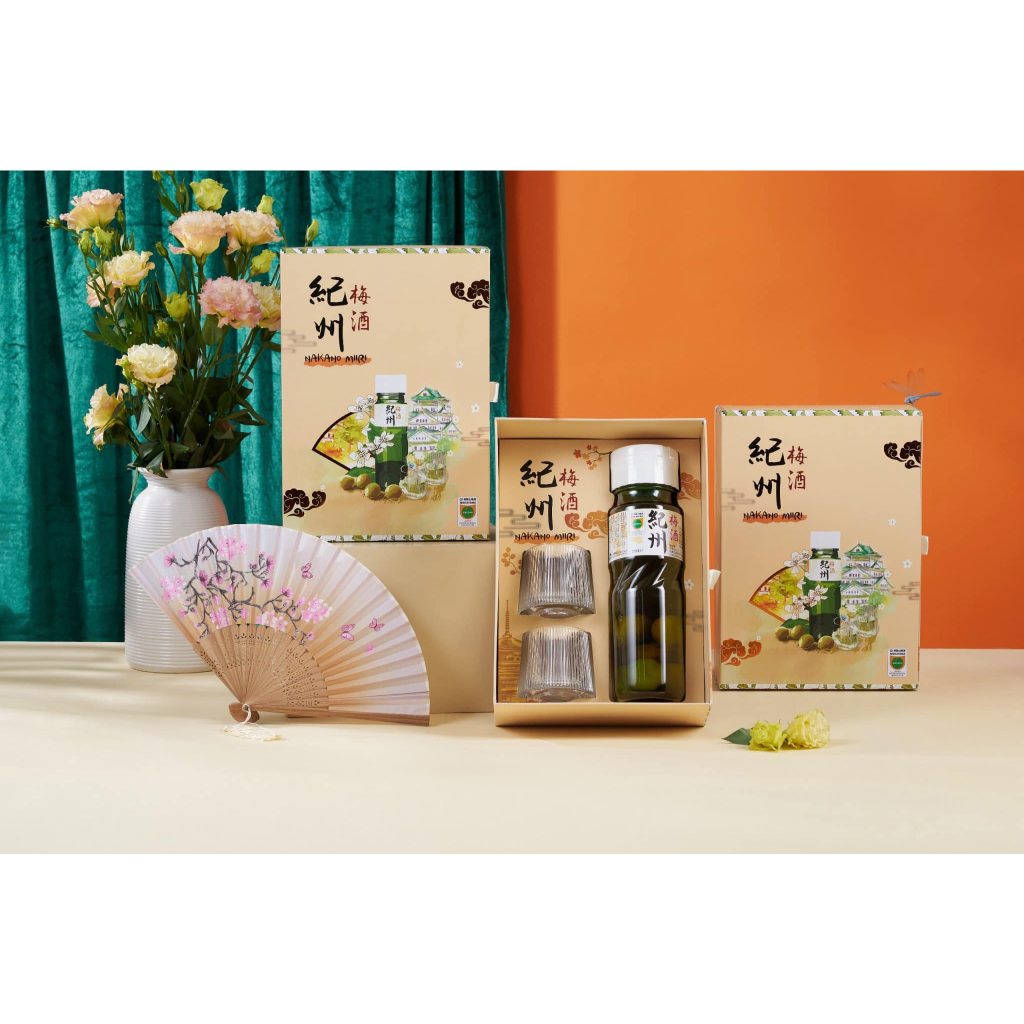 Umeshu Nakano Miiri กล่องของขวัญไวน์แอปริคอทญี่ปุ่นพร้อมผลไม้ 720 มล