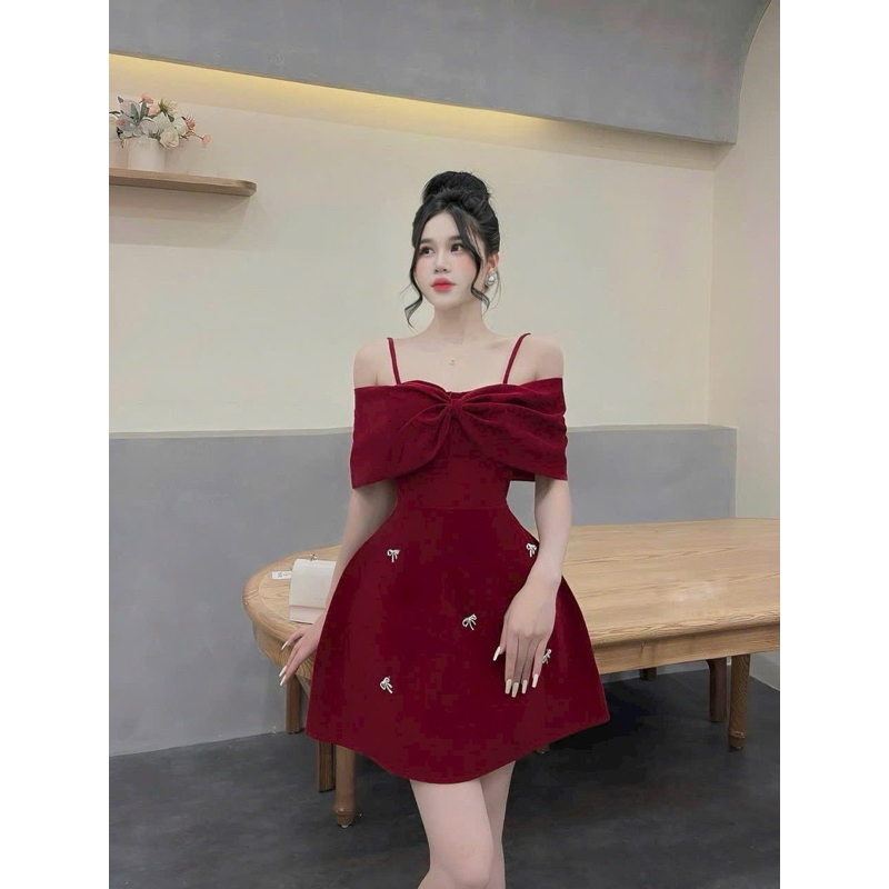 เดรสใส่ไปเที่ยวสปริง เท็ท เนื้อกํามะหยี่ โบว์ปาดไหล่มีสายสะพาย อกเสริมฟองน้ํา ติดป้ายหินถอดได้ กระโปรงบานสั้น การควบคุมคุณภาพ