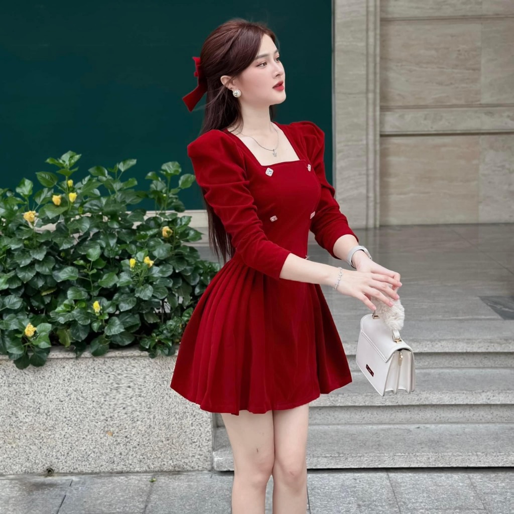 เดรสกํามะหยี่คอเหลี่ยมแขนยาวกระโปรงอัดพลีทสวยเหมือนแบบ