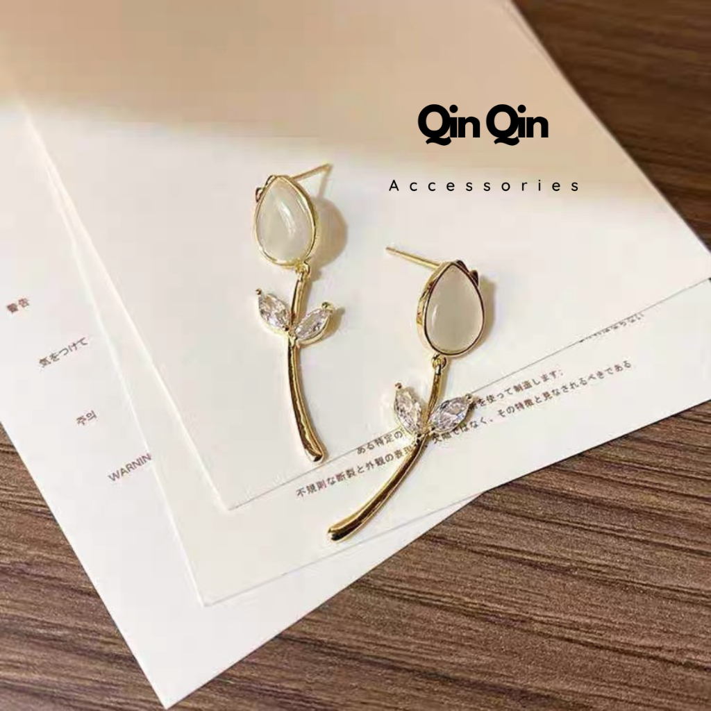 Qin Qin Qin ต่างหูลายดอกไม้เรียบหรู - BT0041