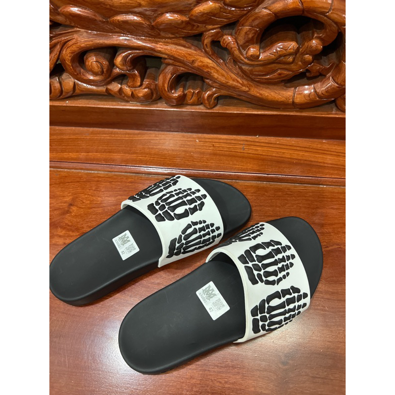 รองเท้าแตะผู้ชายยางกระดูก Amiri