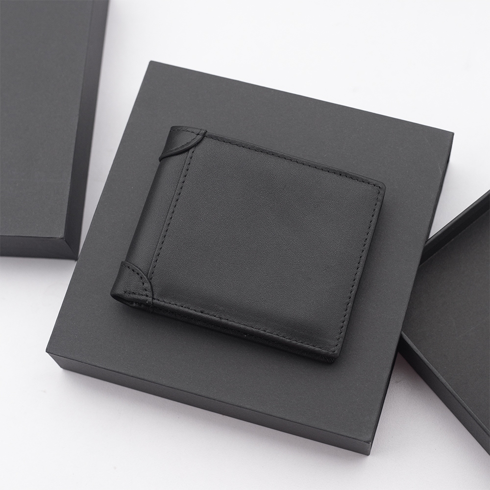 กระเป๋าสตางค์ผู้ชายหนังวัวแท้พร้อมชื่อแกะสลัก upon Request GUGES กระเป๋าสตางค์หนังผู้ชายหรูหรา GG007