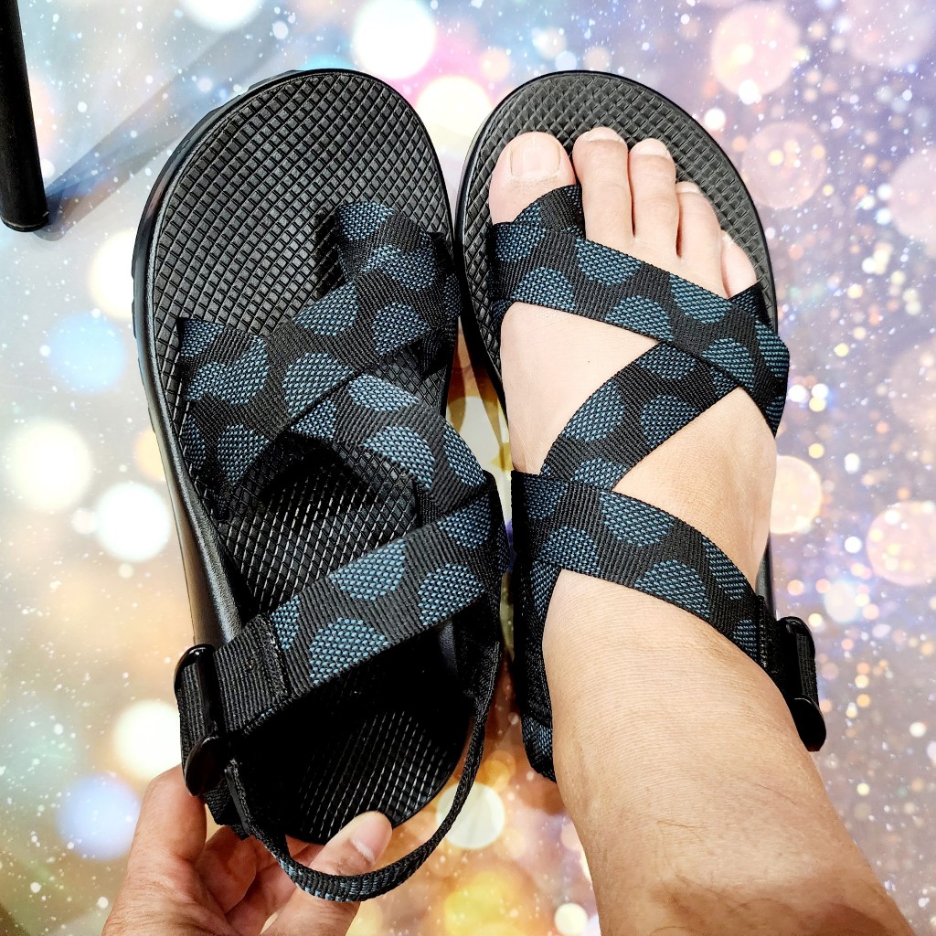 Chaco รองเท้าแตะสําหรับบุรุษและสตรี, รองเท้าแตะ Chaco Back-Strap หรูหราพร้อมสายสีน้ําเงินและสีดํา TG