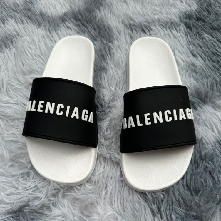 [ใหม่] รองเท้าแตะแฟชั่นผู้ชาย Balencia พร้อมพื้นสูง 4 ซม. สวยและเท้าสบาย รุ่นขายดีแห่งปี