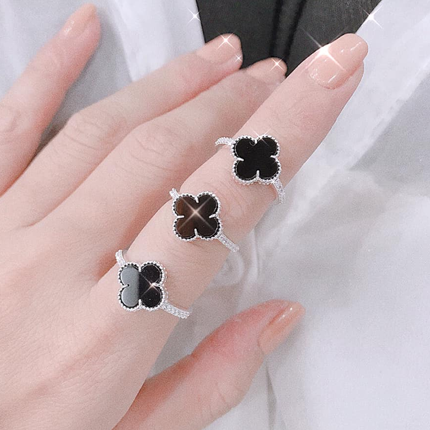 แหวนโคลเวอร์สี่ใบนําโชคพร้อมหิน CZ สีดําสดใสหนา - DAI PAHAT STORE