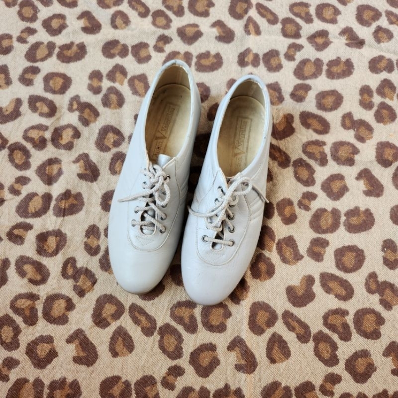 Alden Valentino รองเท้าผ้าใบหนังแท้สีเทาขาว ไซส์ 37,5-38 - you and the sun