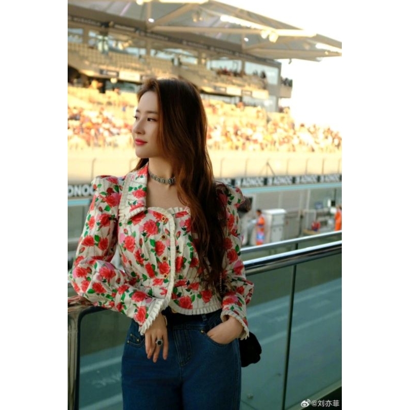 [มีในสต็อก] เสื้อ Liu Yifei Rose Story 2024