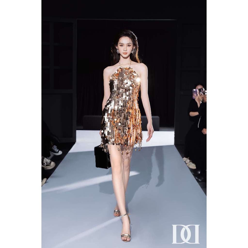 [DAVIA DRESS] เหตุการณ์เชือกแขวนคอคอ mini DRESS ออกแบบโดย DARLING DIVA วัสดุเลื่อมหรูหรา