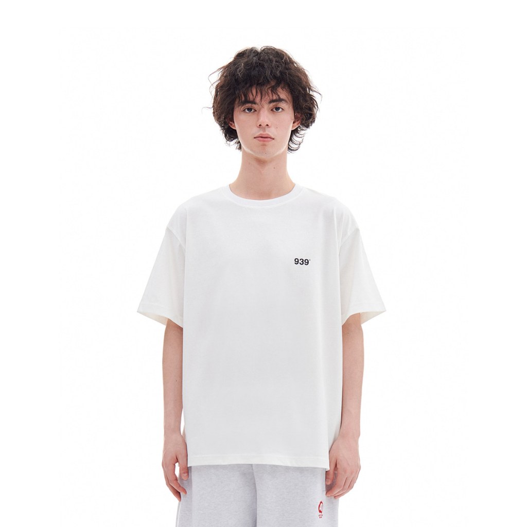 [DXCC] เสื้อยืดแบรนด์ท้องถิ่น made in Korea ARC.HIVE BO.D พร้อมโลโก้ 939 ขนาดเล็ก - WIDE SLEVES - AR